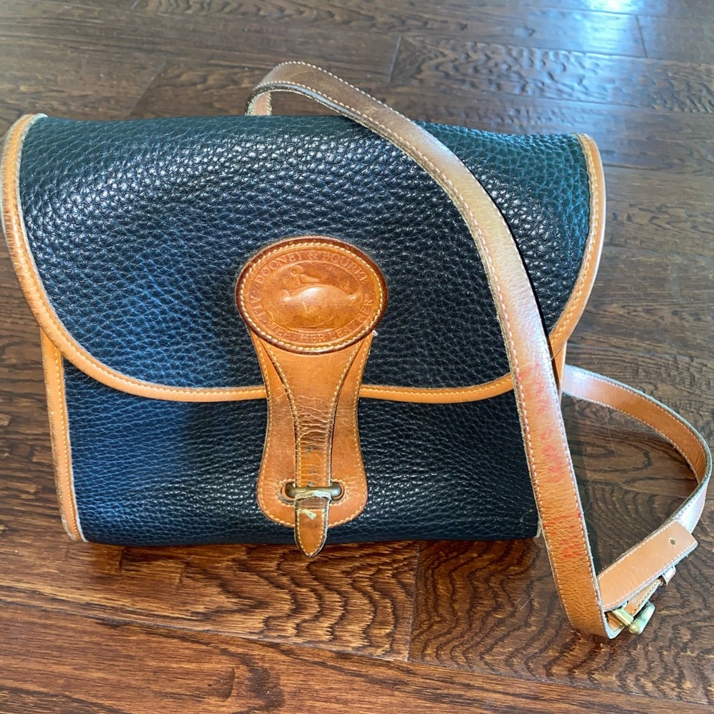 Vintage Dooney & Bourke crossbody bag
